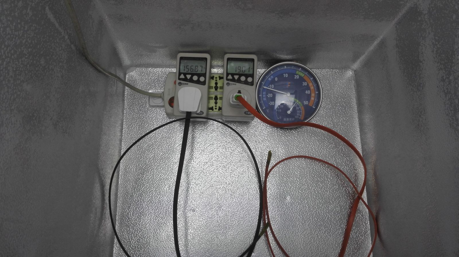 傳統(tǒng)自限溫電伴熱帶和太陽(yáng)能專用電熱帶瞬間啟動(dòng)電流對(duì)比